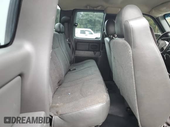2005 Chevrolet Silverado 1500 LS с VIN 2GCEC19T051241424, выставлен на аукционе Copart как лот 72234894 с пробегом 207 188 миль миль и Списание • Salvage title. История ставок и продаж доступна на DreamBid. Изображение 10.