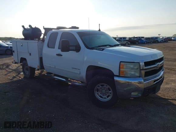 ✅ 2010 Chevrolet Silverado 2500HD LT • VIN: 1GC5KXBG8AZ235942 • Lot: 43633642. Wystawiony na IAAI z przebiegiem 232 633 mil. Bezpłatny archiwum sprzedaży aukcyjnych z USA i szczegółowy raport historii pojazdu na DreamBid. Zdjęcie 1.