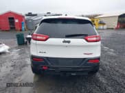 ✅ 2018 Jeep Cherokee Trailhawk • VIN: 1C4PJMBBXJD567022 • Лот: 41834618. Опубликован ранее на IAAI с пробегом 41 017 миль. Бесплатный доступ к архиву аукционных продаж из США и подробный отчёт об истории автомобиля на DreamBid. Изображение 16.