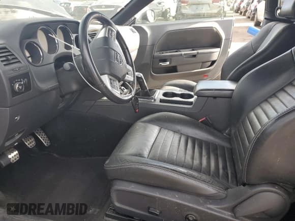 ✅ 2013 Dodge Challenger R/T Plus • VIN: 2C3CDYBT1DH600586 • Lot: 91699605. Wystawiony na Copart z przebiegiem 134 482 mil. Bezpłatny archiwum sprzedaży aukcyjnych z USA i szczegółowy raport historii pojazdu na DreamBid. Zdjęcie 7.