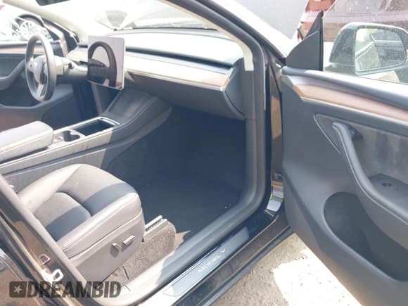 ✅ 2023 Tesla Model Y Performance • VIN: 7SAYGDEF0PF925203 • Lot: 42901669. Wystawiony na IAAI z przebiegiem Nie podano. Bezpłatny archiwum sprzedaży aukcyjnych z USA i szczegółowy raport historii pojazdu na DreamBid. Zdjęcie 5.