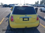 ✅ 2006 MINI Hardtop • VIN: WMWRC33576TK65655 • Lot: 43236694. Wystawiony na IAAI z przebiegiem 43 583 mil. Bezpłatny archiwum sprzedaży aukcyjnych z USA i szczegółowy raport historii pojazdu na DreamBid. Zdjęcie 17.