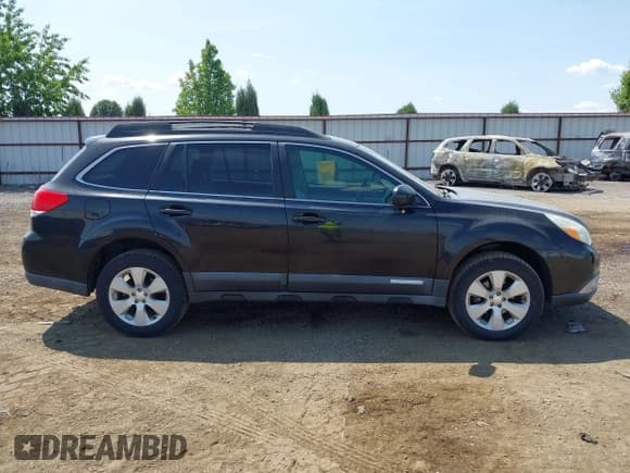 ✅ 2010 Subaru Outback Premium All-Weather Anniversary • VIN: 4S4BRBCC5A3341325 • Lot: 42443920. Listed on IAAI with 248,131 mi. Free auction sales archive from the USA and detailed vehicle history report at DreamBid. Image 13.