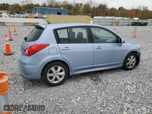 ✅ 2010 Nissan Versa SL • VIN: 3N1BC1CP7AL387720 • Lot: 82681275. Listed on Copart with 80,314 mi. Free auction sales archive from the USA and detailed vehicle history report at DreamBid. Image 3.