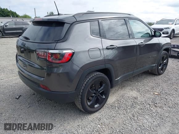 ✅ 2019 Jeep Compass Latitude • VIN: 3C4NJDBB6KT723835 • Lot: 43058624. Listed on IAAI with 135,030 mi. Free auction sales archive from the USA and detailed vehicle history report at DreamBid. Image 4.