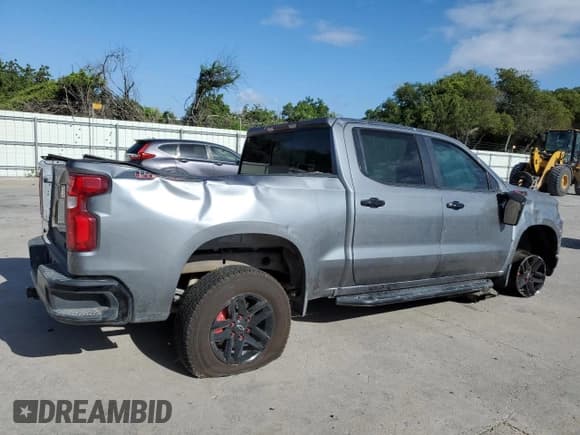 ✅ 2020 Chevrolet Silverado 1500 LT Trail Boss • VIN: 3GCPYFED6LG243172 • Lot: 59700254. Wystawiony na Copart z przebiegiem 69 332 mil. Bezpłatny archiwum sprzedaży aukcyjnych z USA i szczegółowy raport historii pojazdu na DreamBid. Zdjęcie 3.