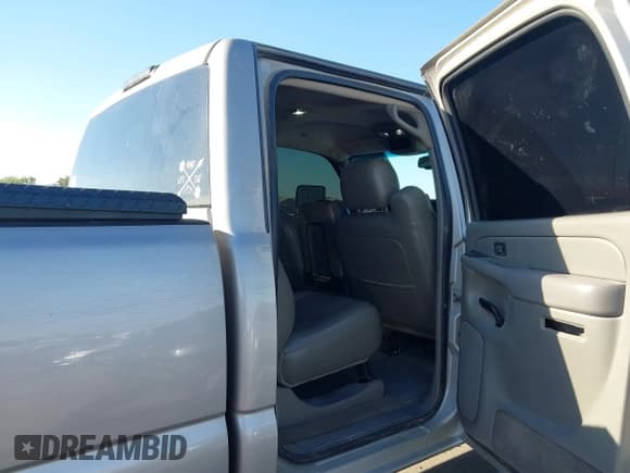 ✅ 2005 Chevrolet Silverado 2500HD Work Truck • VIN: 1GCHK23235F814332 • Lot: 43574421. Wystawiony na IAAI z przebiegiem 196 560 mil. Bezpłatny archiwum sprzedaży aukcyjnych z USA i szczegółowy raport historii pojazdu na DreamBid. Zdjęcie 8.