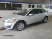 ✅ 2012 Volvo C30 • VIN: YV1672MK6C2277316 • Lot: 82062465. Wystawiony na Copart z przebiegiem 38 140 mil. Bezpłatny archiwum sprzedaży aukcyjnych z USA i szczegółowy raport historii pojazdu na DreamBid. Zdjęcie 1.