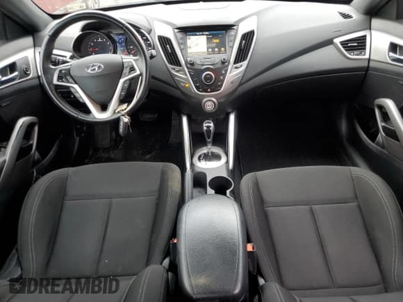 ✅ 2017 Hyundai Veloster • VIN: KMHTC6AD5HU317359 • Lot: 72613144. Wystawiony na Copart z przebiegiem 57 742 mil. Bezpłatny archiwum sprzedaży aukcyjnych z USA i szczegółowy raport historii pojazdu na DreamBid. Zdjęcie 8.