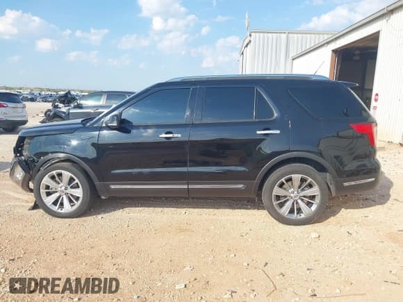 ✅ 2018 Ford Explorer Limited • VIN: 1FM5K8F89JGA28475 • Lot: 42958642. Listed on IAAI with 187,607 mi. Free auction sales archive from the USA and detailed vehicle history report at DreamBid. Image 14.
