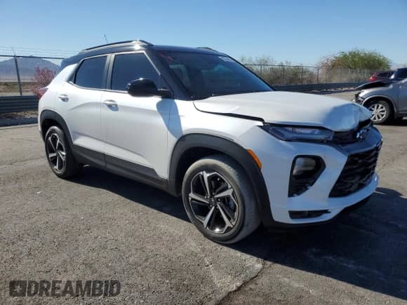 2021 Chevrolet TrailBlazer RS z VIN KL79MTSL6MB084188, wystawiony jako Copart lot #82558935 z przebiegiem 27 292 mil mil oraz Szkoda całkowita • Salvage title. Historia ofert i sprzedaży dostępna na DreamBid. Obrazek 4.