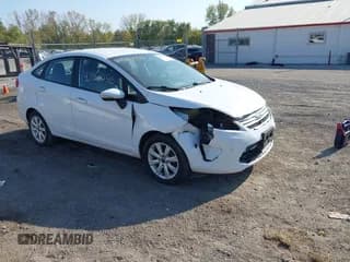 ✅ 2013 Ford Fiesta SE • VIN: 3FADP4BJ4DM224441 • Lot: 43461093. Wystawiony na IAAI z przebiegiem 130 735 mil. Bezpłatny archiwum sprzedaży aukcyjnych z USA i szczegółowy raport historii pojazdu na DreamBid. Zdjęcie 1.