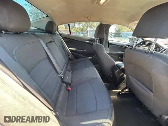 ✅ 2018 Chevrolet Cruze LT • VIN: 1G1BE5SM0J7100110 • Lot: 91317525. Wystawiony na Copart z przebiegiem 120 759 mil mil. Skorzystaj z bezpłatnego archiwum sprzedaży aukcyjnych z USA i zobacz szczegółowy raport historii pojazdu na DreamBid. Zdjęcie 6.