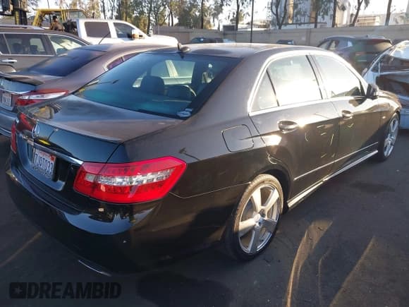 ✅ 2012 Mercedes-Benz E 350 Luxury • VIN: WDDHF5KB3CA600349 • Lot: 43595359. Wystawiony na IAAI z przebiegiem 150 583 mil. Bezpłatny archiwum sprzedaży aukcyjnych z USA i szczegółowy raport historii pojazdu na DreamBid. Zdjęcie 4.