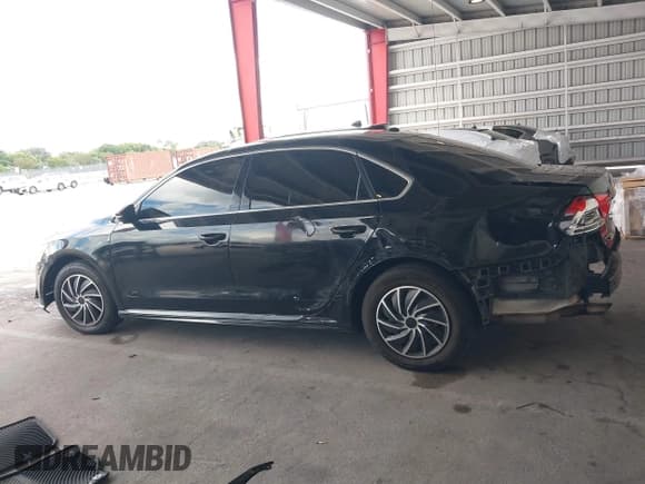 ✅ 2016 Volkswagen Passat S • VIN: 1VWAS7A39GC065645 • Lot: 42937665. Wystawiony na IAAI z przebiegiem 141 822 mil. Bezpłatny archiwum sprzedaży aukcyjnych z USA i szczegółowy raport historii pojazdu na DreamBid. Zdjęcie 15.