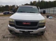 ✅ 2004 GMC Sierra 1500 • VIN: 1GTHC24204E339688 • Lot: 77595054. Wystawiony na Copart z przebiegiem 230 719 mil. Bezpłatny archiwum sprzedaży aukcyjnych z USA i szczegółowy raport historii pojazdu na DreamBid. Zdjęcie 5.