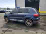 2013 Volkswagen Tiguan SE z VIN WVGAV7AX4DW548866, wystawiony jako Copart lot #50389245 z przebiegiem 121 976 mil mil oraz Nie do naprawy • Non repairable. Historia ofert i sprzedaży dostępna na DreamBid. Obrazek 2.