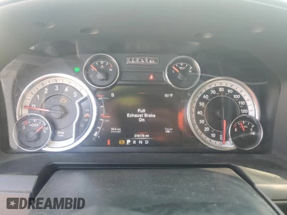 ✅ 2016 Ram 2500 Laramie • VIN: 3C6UR5FL3GG284775 • Lot: 69557275. Wystawiony na Copart z przebiegiem 216 176 mil. Bezpłatny archiwum sprzedaży aukcyjnych z USA i szczegółowy raport historii pojazdu na DreamBid. Zdjęcie 9.