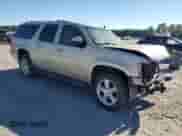 2008 Chevrolet Suburban LT z VIN 1GNFC16028J198947, wystawiony jako Copart lot #82519805 z przebiegiem 227 789 mil mil oraz Szkoda całkowita • Salvage title. Historia ofert i sprzedaży dostępna na DreamBid. Obrazek 4.