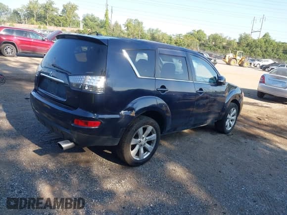 ✅ 2010 Mitsubishi Outlander GT • VIN: JA4JT5AX2AZ014185 • Lot: 43219823. Wystawiony na IAAI z przebiegiem 171 822 mil. Bezpłatny archiwum sprzedaży aukcyjnych z USA i szczegółowy raport historii pojazdu na DreamBid. Zdjęcie 4.