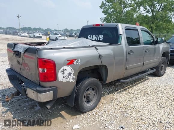 ✅ 2007 Chevrolet Silverado 2500HD 1LT • VIN: 1GCHK23K77F561325 • Lot: 42860200. Wystawiony na IAAI z przebiegiem 354 528 mil. Bezpłatny archiwum sprzedaży aukcyjnych z USA i szczegółowy raport historii pojazdu na DreamBid. Zdjęcie 4.