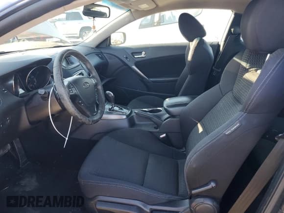 ✅ 2012 Hyundai Genesis Coupe 2.0T • VIN: KMHHT6KD5CU073452 • Lot: 42034875. Wystawiony na Copart z przebiegiem 106 854 mil. Bezpłatny archiwum sprzedaży aukcyjnych z USA i szczegółowy raport historii pojazdu na DreamBid. Zdjęcie 7.