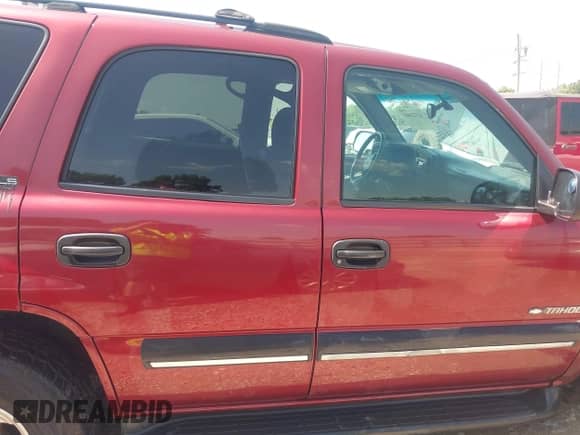 2001 Chevrolet Tahoe LT z VIN 1GNEK13T01R220304, wystawiony jako IAAI lot #42322561 z przebiegiem 139 197 mil mil oraz . Historia ofert i sprzedaży dostępna na DreamBid. Obrazek 14.