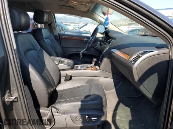 ✅ 2015 Audi Q7 Premium Plus • VIN: WA1LMAFE8FD025184 • Lot: 66477665. Wystawiony na Copart z przebiegiem 138 329 mil. Bezpłatny archiwum sprzedaży aukcyjnych z USA i szczegółowy raport historii pojazdu na DreamBid. Zdjęcie 7.