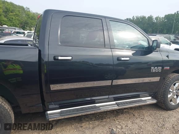 ✅ 2018 Ram 1500 Big Horn • VIN: 1C6RR7LT8JS158725 • Lot: 43053175. Wystawiony na IAAI z przebiegiem 77 773 mil. Bezpłatny archiwum sprzedaży aukcyjnych z USA i szczegółowy raport historii pojazdu na DreamBid. Zdjęcie 13.