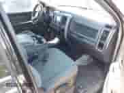 2018 Ram 1500 Tradesman z VIN 1C6RR6FTXJS182966, wystawiony jako IAAI lot #41744144 z przebiegiem 60 714 mil mil oraz . Historia ofert i sprzedaży dostępna na DreamBid. Obrazek 5.