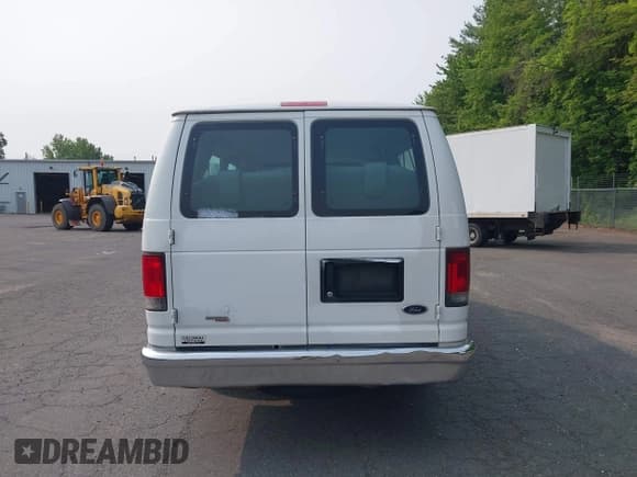 ✅ 2013 Ford Econoline Passenger XL • VIN: 1FBSS3BL8DDA76905 • Lot: 42338386. Wystawiony na IAAI z przebiegiem 170 674 mil. Bezpłatny archiwum sprzedaży aukcyjnych z USA i szczegółowy raport historii pojazdu na DreamBid. Zdjęcie 17.