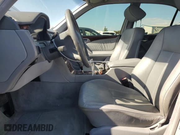 ✅ 2001 Mercedes-Benz E 320 • VIN: WDBJF70J21B244077 • Лот: 81507975. Опубликован ранее на Copart с пробегом 153 632 миль. Бесплатный доступ к архиву аукционных продаж из США и подробный отчёт об истории автомобиля на DreamBid. Изображение 7.