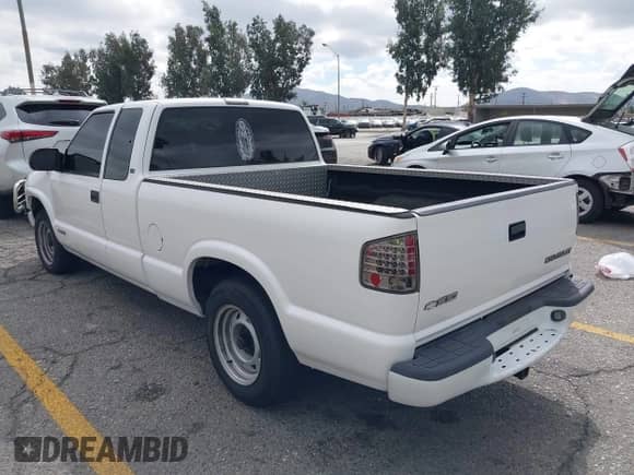 2003 Chevrolet S-10 LS с VIN 1GCCS19X638196769, выставлен на аукционе IAAI как лот 43369687 с пробегом 91 066 миль миль и . История ставок и продаж доступна на DreamBid. Изображение 3.