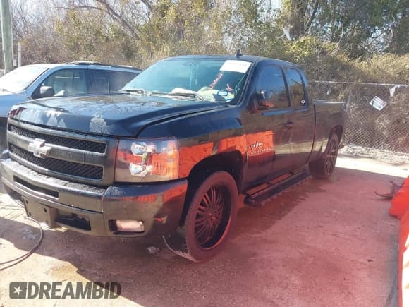 ✅ 2010 Chevrolet Silverado 1500 LT • VIN: 1GCSCSE06AZ263210 • Lot: 41669444. Wystawiony na IAAI z przebiegiem 183 186 mil. Bezpłatny archiwum sprzedaży aukcyjnych z USA i szczegółowy raport historii pojazdu na DreamBid. Zdjęcie 2.