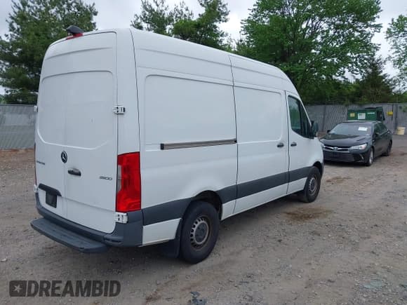 ✅ 2020 Mercedes-Benz Sprinter • VIN: W1W4EBHY9LT022420 • Lot: 42178313. Wystawiony na IAAI z przebiegiem 222 007 mil. Bezpłatny archiwum sprzedaży aukcyjnych z USA i szczegółowy raport historii pojazdu na DreamBid. Zdjęcie 4.