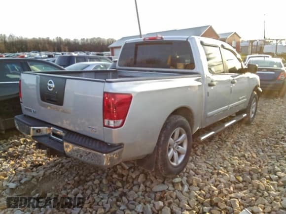 ✅ 2010 Nissan Titan SE • VIN: 1N6AA0EJ9AN318722 • Lot: 94343645. Wystawiony na Copart z przebiegiem 145 018 mil. Bezpłatny archiwum sprzedaży aukcyjnych z USA i szczegółowy raport historii pojazdu na DreamBid. Zdjęcie 3.