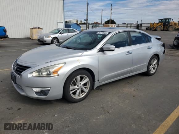 ✅ 2014 Nissan Altima SV • VIN: 1N4AL3AP9EC316582 • Lot: 82215585. Listed on Copart with 145,897 mi. Free auction sales archive from the USA and detailed vehicle history report at DreamBid. Image 1.