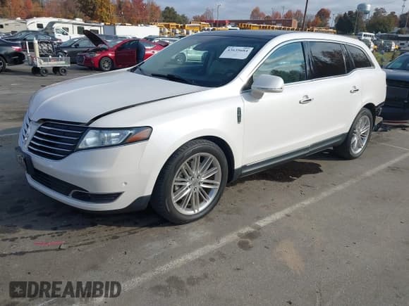 ✅ 2019 Lincoln MKT Reserve • VIN: 2LMHJ5AT2KBL00694 • Лот: 43639684. Опубликован ранее на IAAI с пробегом 121 171 миль. Бесплатный доступ к архиву аукционных продаж из США и подробный отчёт об истории автомобиля на DreamBid. Изображение 2.