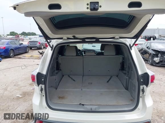 ✅ 2015 Toyota Highlander LE Plus • VIN: 5TDZKRFHXFS113236 • Лот: 42883509. Опубликован ранее на IAAI с пробегом 115 733 миль. Бесплатный доступ к архиву аукционных продаж из США и подробный отчёт об истории автомобиля на DreamBid. Изображение 18.