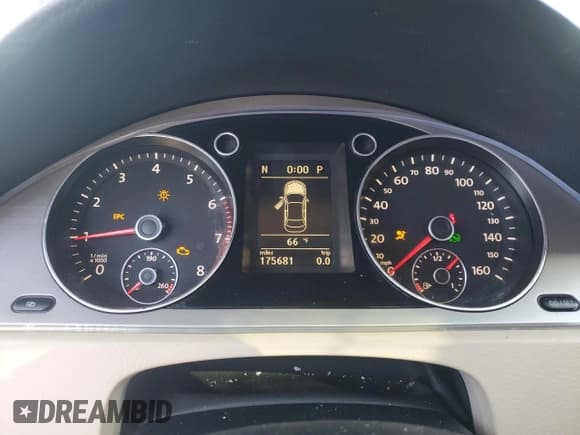 ✅ 2010 Volkswagen Passat Komfort • VIN: WVWJK7AN1AE068796 • Лот: 82408025. Опубликован ранее на Copart с пробегом 175 681 миль. Бесплатный доступ к архиву аукционных продаж из США и подробный отчёт об истории автомобиля на DreamBid. Изображение 9.