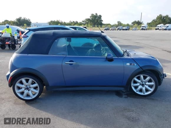 ✅ 2005 MINI Convertible S • VIN: WMWRH33475TF82636 • Lot: 43261691. Listed on IAAI with 127,918 mi. Free auction sales archive from the USA and detailed vehicle history report at DreamBid. Image 12.