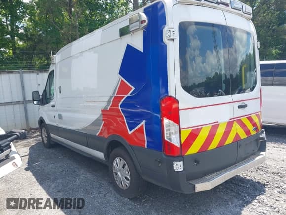 ✅ 2017 Ford Transit • VIN: 1FDYR2CM2HKA82358 • Lot: 42231257. Listed on IAAI with 271,518 mi. Free auction sales archive from the USA and detailed vehicle history report at DreamBid. Image 3.
