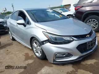 2017 Chevrolet Cruze LT z VIN 1G1BE5SM1H7257414, wystawiony jako IAAI lot #43180998 z przebiegiem 103 728 mil mil oraz . Historia ofert i sprzedaży dostępna na DreamBid. Obrazek 1.