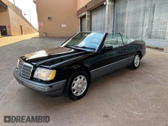 ✅ 1995 Mercedes-Benz E 320 • VIN: WDBEA66E8SC239370 • Lot: 55871605. Wystawiony na Copart z przebiegiem 119 102 mil. Bezpłatny archiwum sprzedaży aukcyjnych z USA i szczegółowy raport historii pojazdu na DreamBid. Zdjęcie 2.