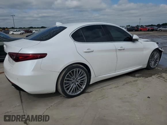 ✅ 2017 Alfa Romeo Giulia Ti • VIN: ZARFAECN1H7551994 • Лот: 56110205. Опубликован ранее на Copart с пробегом 59 276 миль. Бесплатный доступ к архиву аукционных продаж из США и подробный отчёт об истории автомобиля на DreamBid. Изображение 3.