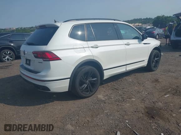 ✅ 2023 Volkswagen Tiguan SE R-Line Black • VIN: 3VV8B7AX9PM055640 • Лот: 42411380. Опубликован ранее на IAAI с пробегом 68 922 миль. Бесплатный доступ к архиву аукционных продаж из США и подробный отчёт об истории автомобиля на DreamBid. Изображение 4.