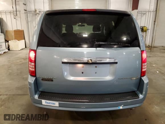 ✅ 2010 Chrysler Town & Country LX • VIN: 2A4RR2D16AR330223 • Lot: 65632355. Wystawiony na Copart z przebiegiem 95 074 mil. Bezpłatny archiwum sprzedaży aukcyjnych z USA i szczegółowy raport historii pojazdu na DreamBid. Zdjęcie 6.