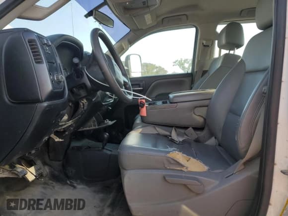 ✅ 2015 Chevrolet Silverado 2500HD Work Truck • VIN: 1GC1KUEG2FF170443 • Lot: 85096075. Wystawiony na Copart z przebiegiem 223 648 mil. Bezpłatny archiwum sprzedaży aukcyjnych z USA i szczegółowy raport historii pojazdu na DreamBid. Zdjęcie 7.