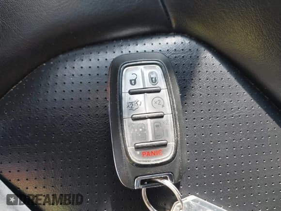 ✅ 2020 Chrysler Voyager LXi • VIN: 2C4RC1DG3LR164316 • Lot: 43723706. Wystawiony na IAAI z przebiegiem 108 261 mil. Bezpłatny archiwum sprzedaży aukcyjnych z USA i szczegółowy raport historii pojazdu na DreamBid. Zdjęcie 11.