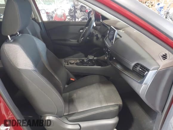 ✅ 2022 Nissan Rogue SV • VIN: 5N1BT3BB1NC670318 • Lot: 43138648. Wystawiony na IAAI z przebiegiem 31 046 mil. Bezpłatny archiwum sprzedaży aukcyjnych z USA i szczegółowy raport historii pojazdu na DreamBid. Zdjęcie 5.